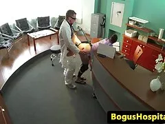 ક્રેઝી ઓર્ગેઝમની સંપૂર્ણ નગ્ન કન્યાઓ તરંગ