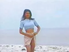 મિયા બ્રુસને જીવવિજ્ઞાનનો અભ્યાસ કરવામાં એરિયાના મેરી નગ્ન મદદ કરે છે