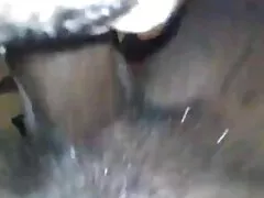એક નમ્ર માણસ એલીના લોપેઝ નગ્ન દેખાયો.